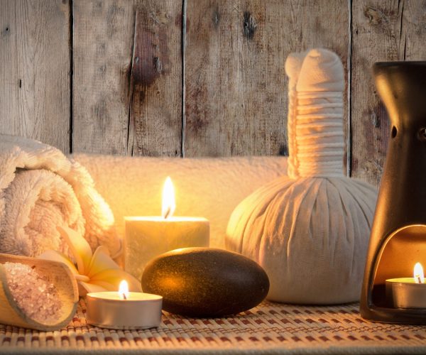 Burning,Candles,In,Spa,Wellness